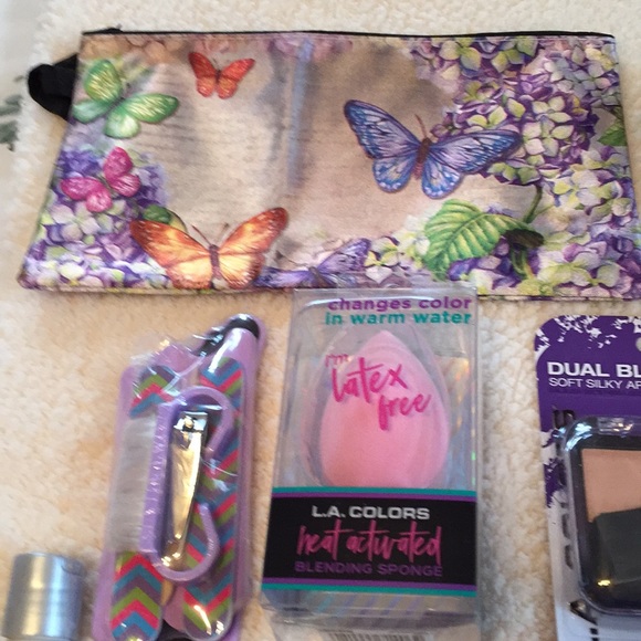 Make up bundle. Lots of items included🌷🌷🌸🌸 - Picture 2 of 4